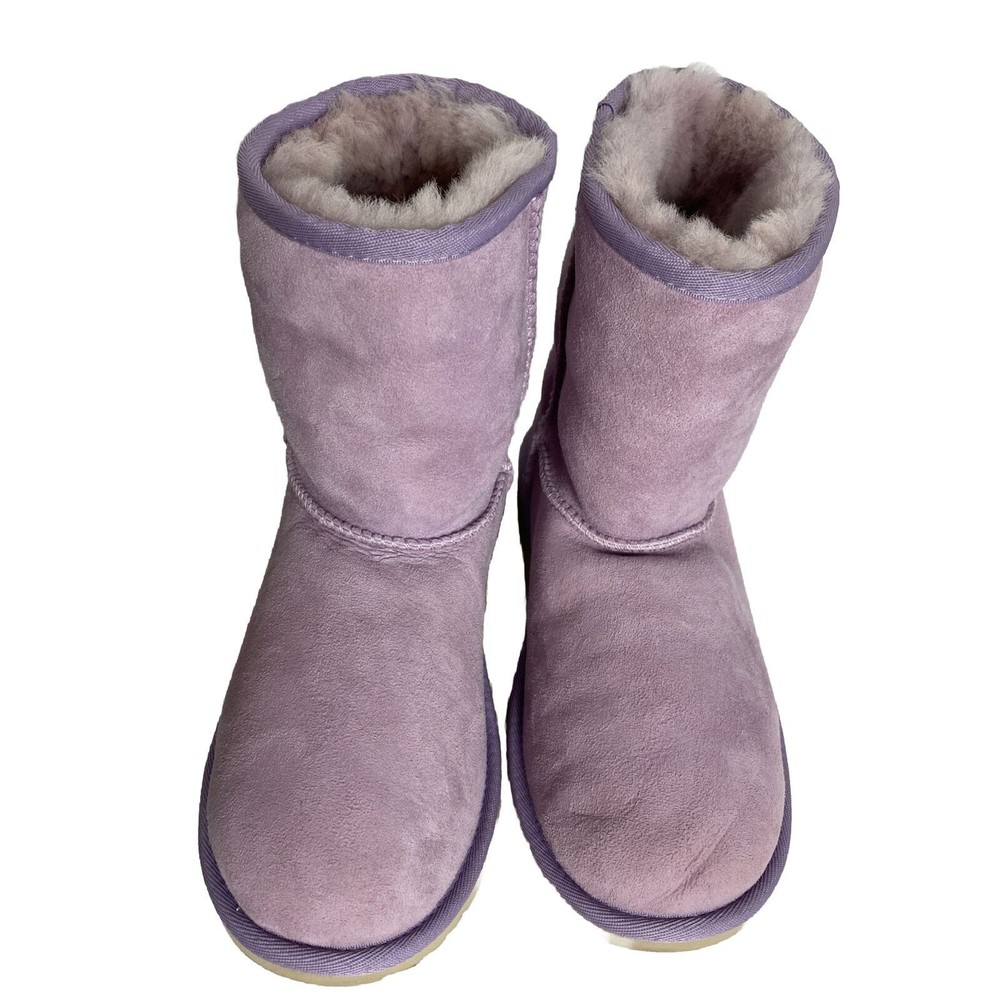 NWOB UGG Boots Womens CLASSIC MINI II SHEEPSKIN / SUEDE PURPLE BOOTS Size 5